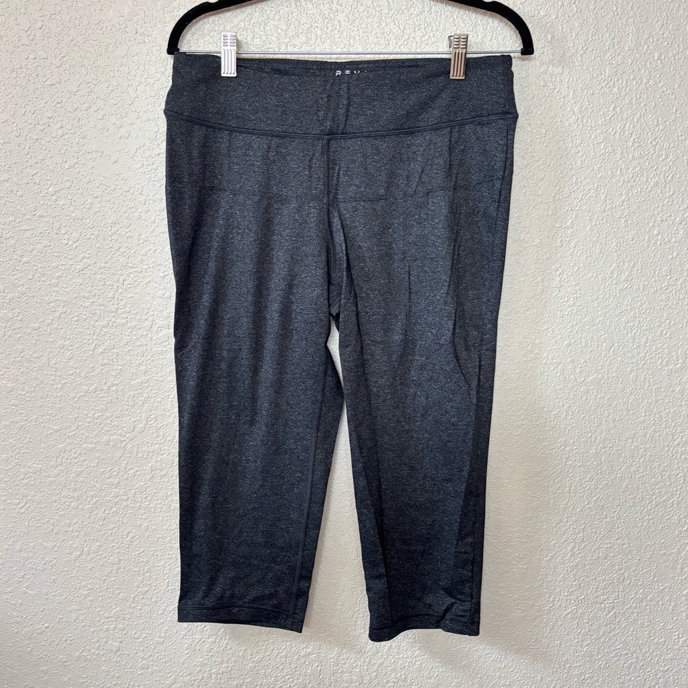 Reva Dark Gray Thick Knit Cropped Athletic Leggings Large